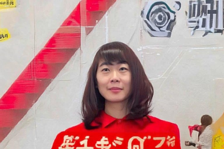 QQ主页点赞链接在个人资料页面，点击赞图标即可找到。